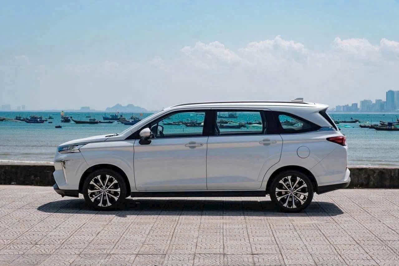 Xe 7 chỗ bên bờ biển Vũng Tàu