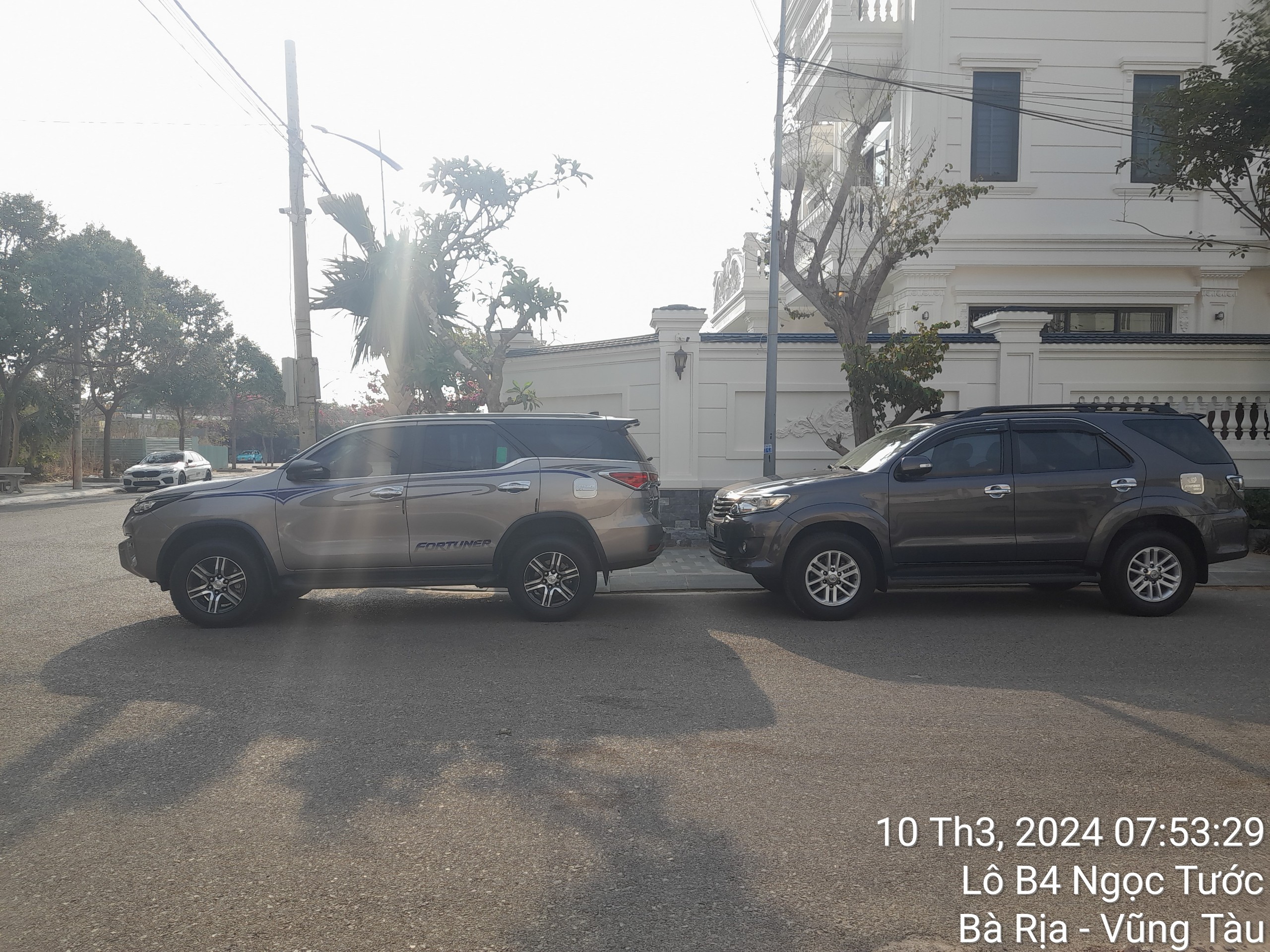 Bảng Giá Thuê Xe 7 Chỗ Toyota Fortuner, Innova