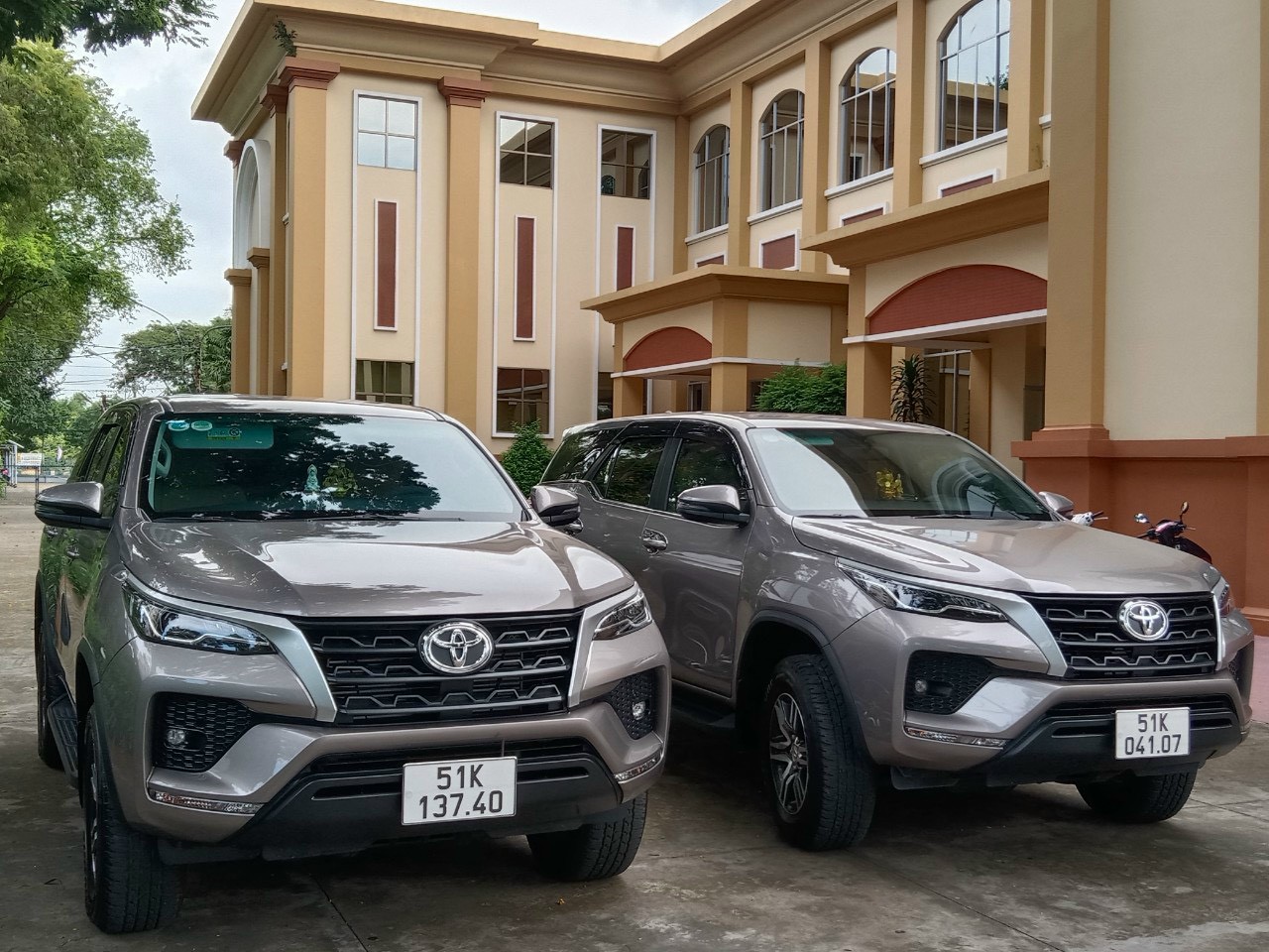 XE LE DU Đưa Đón Khách Đi Bệnh Viện Lớn Sài Gòn - 0949 660110