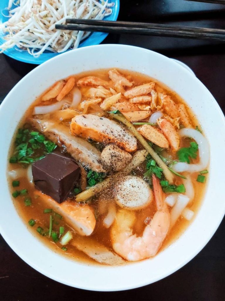 Top 10 quán bánh canh ghẹ vũng tàu bình dân, giá rẻ, đông khách