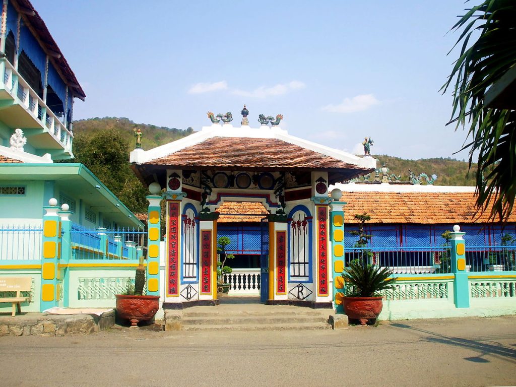 Khám Phá Kiến Trúc Độc Đáo Khu Di Tích Nhà Lớn Long Sơn
