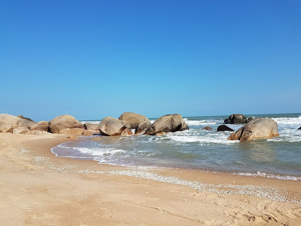 Kinh Nghiệm Du Lịch Bãi Biển Suối Ồ - Bãi Biển Vừa Mặn Vừa Ngọt